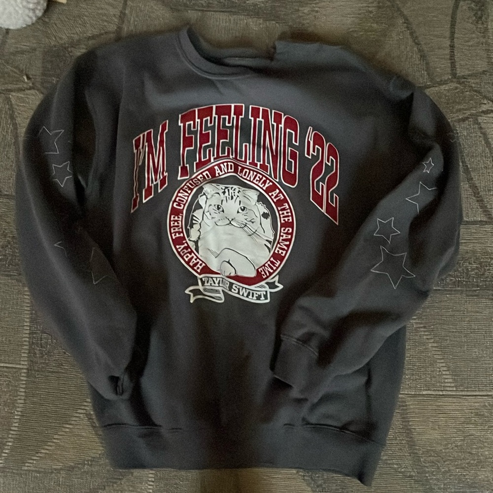 RARE/NEW TAYLOR SWIFT RED TV SWEATSHIRT (M)